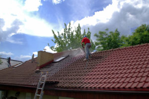 roof cleaning using pressure washing